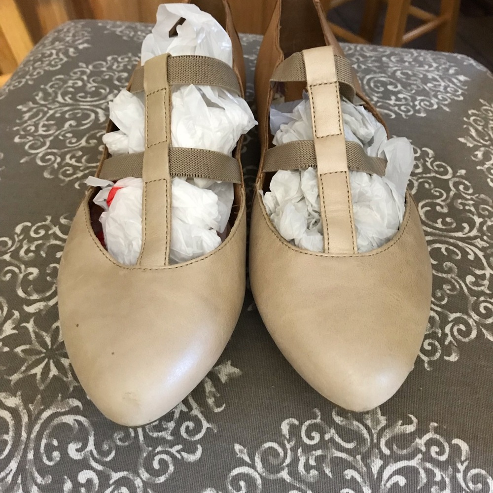 Born leather flats